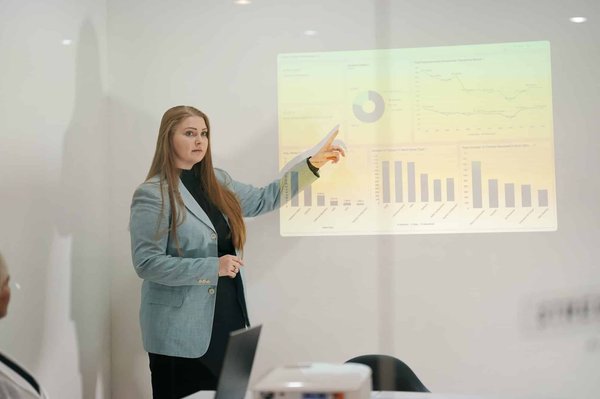 Comment développer des programmes de leadership spécifiques pour les industries créatives ?