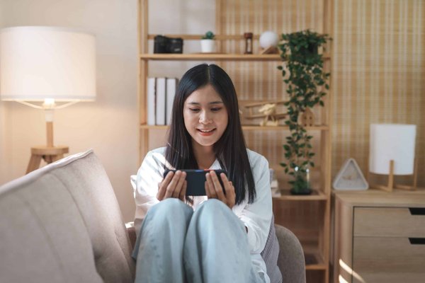 Comment les entreprises de bijouterie peuvent-elles utiliser le commerce en ligne pour étendre leur marché ?